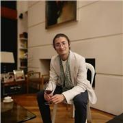 Profesor de Derecho trilingue con experiencia profesional y docente